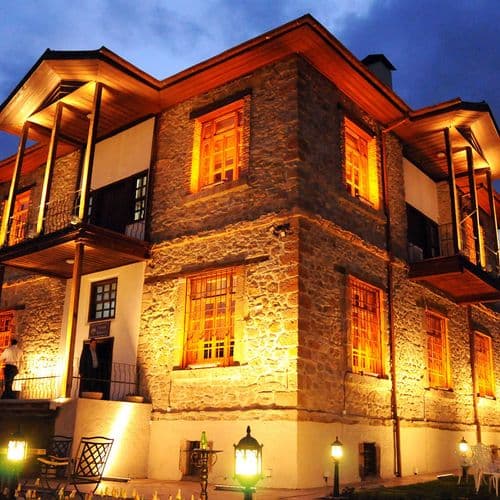 Палац Агалар