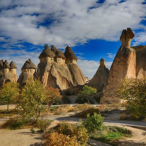 Пашабаглари (Paşabağları) і Зельве (Zelve) 