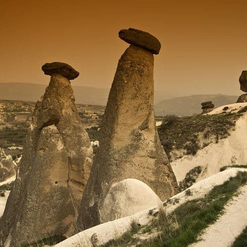 Три красуні