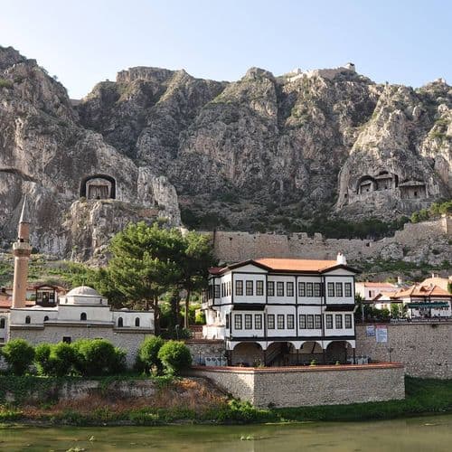 Harşena Dağı ve Pontus Kral Kaya Mezarları