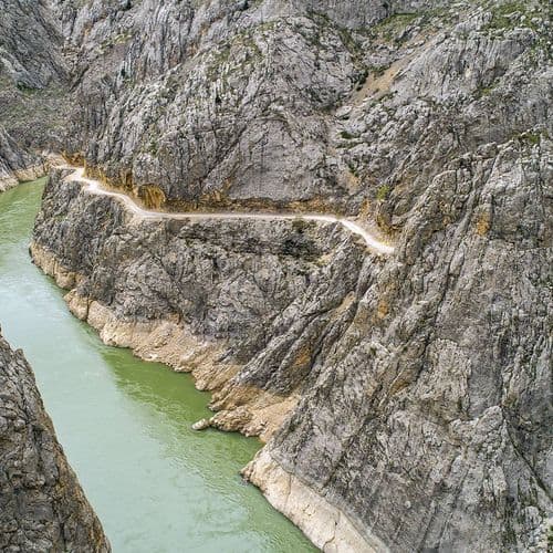 Karanlık Kanyon (Dark Canyon)
